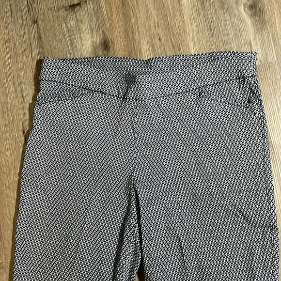 Kim Rogers Geometric Print Stretch Pull On Bermuda Shorts Size 14 - Picture 5 of 6